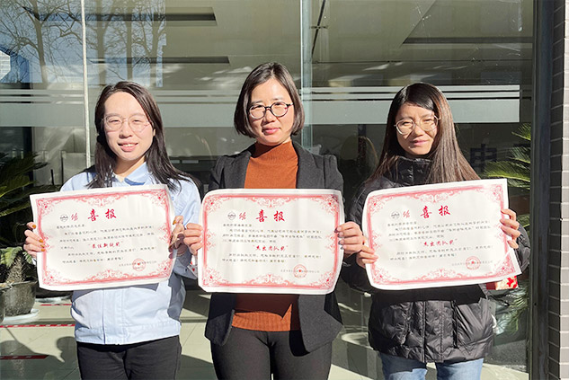 獲獎員工領(lǐng)取喜報現(xiàn)場