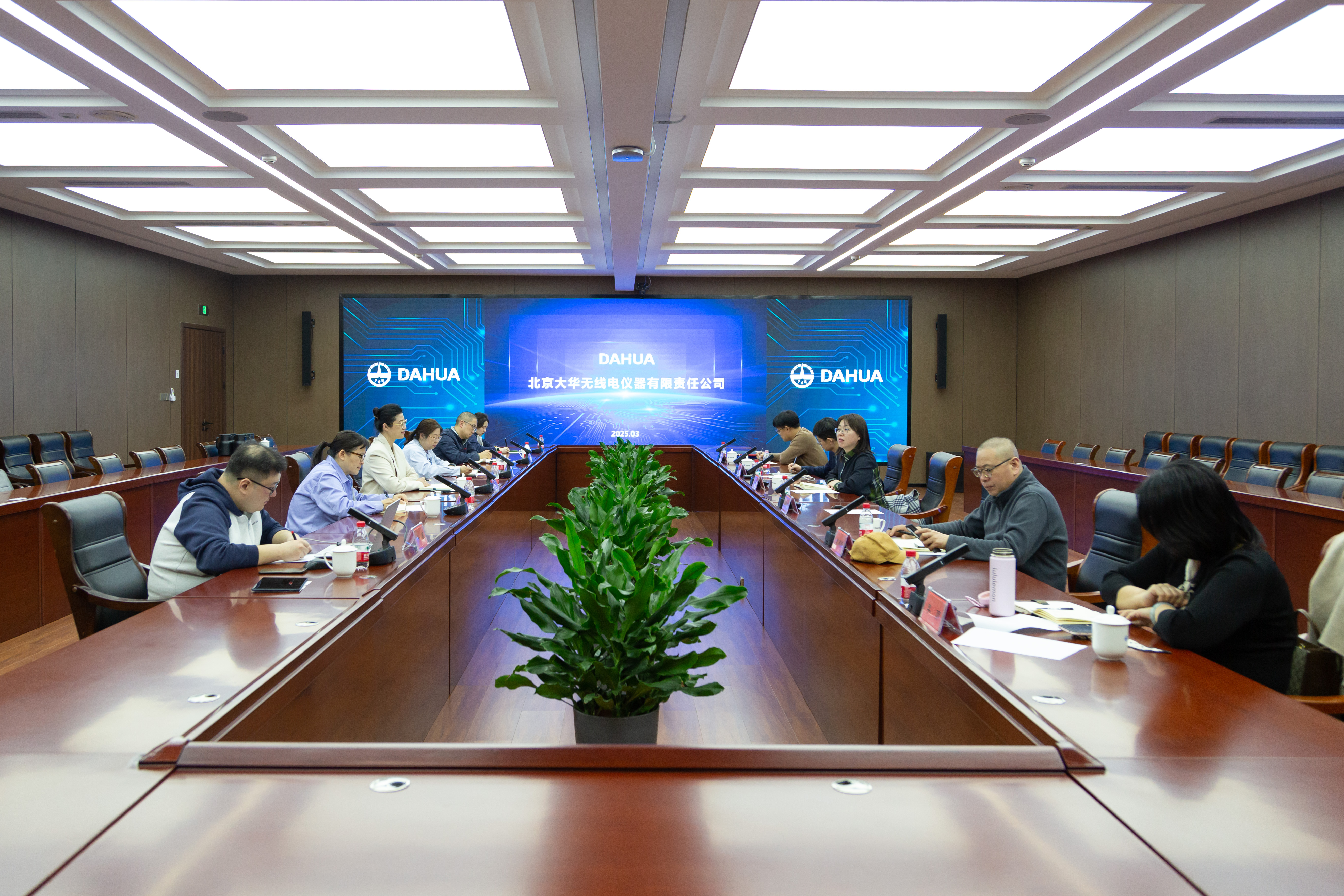 大華公司與技師學(xué)院開(kāi)展交流座談